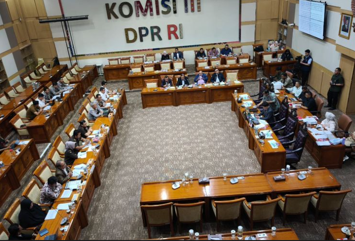 Polemik Penetapan Tersangka Hogi Minaya: Ketika Pembelaan Diri Diuji di Komisi III DPR
